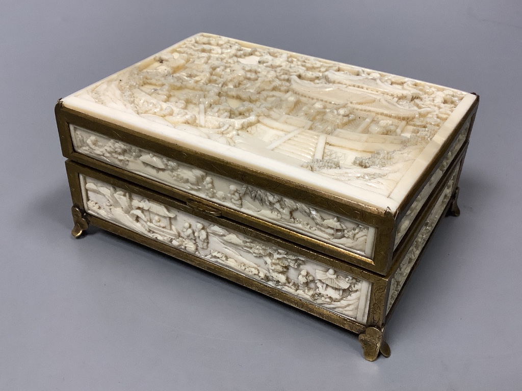 A Cantonese carved ivory casket, c.1900, length 12.5cm